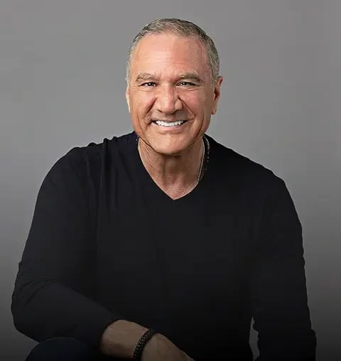 Dr. John Pérez